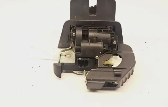 Audi A4 S4 B8 8K Tailgate/trunk/boot lock/catch/latch 8K98275054