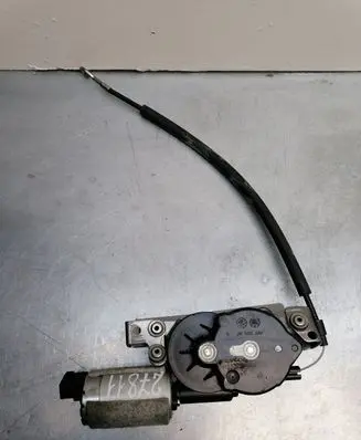 Volkswagen Touareg I Seat adjustment motor 8901211E
