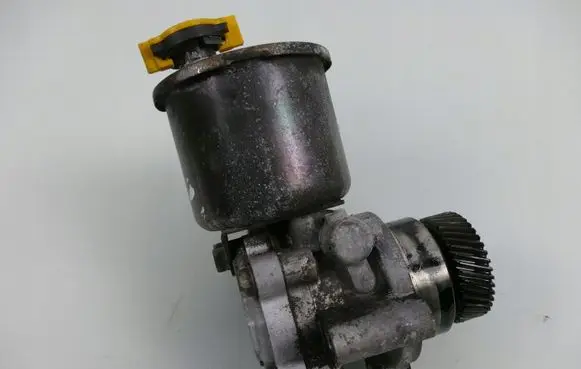 Mazda Premacy Power steering pump CB873265X