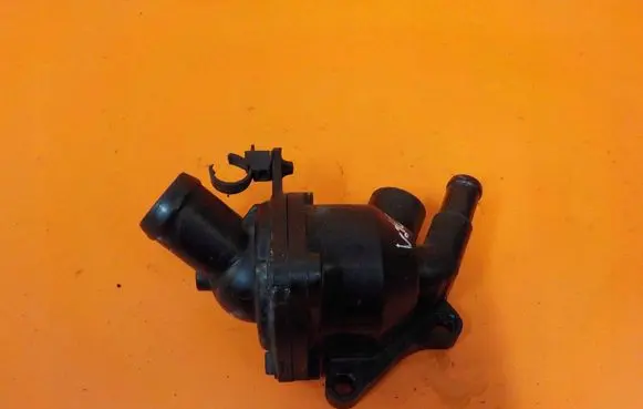 Mazda 6 Thermostat/thermostat housing 