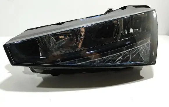 Skoda Scala Headlight/headlamp 657941015 90176071 8889017807118F7
