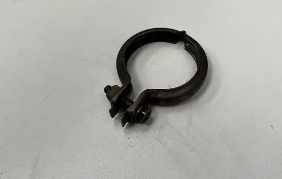 BMW 5 E60 E61 Muffler pipe connector clamp 7796718