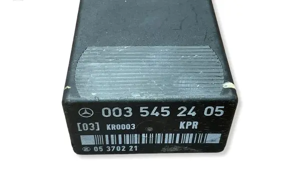 Mercedes-Benz 190 W201 Fuel injection pump control unit/module 0035452405