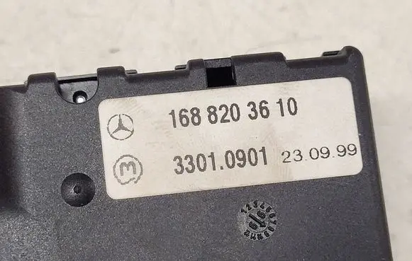 Mercedes-Benz A W168 Wing mirror switch 1688203610 33010901