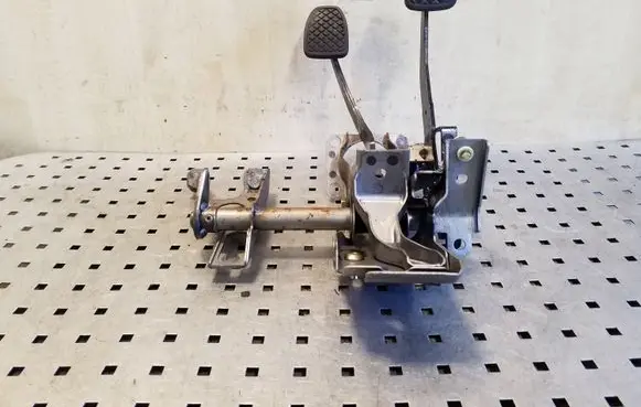 Subaru Outback Pedal assembly 