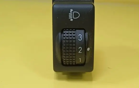 Nissan Micra Headlight level height control switch 25190