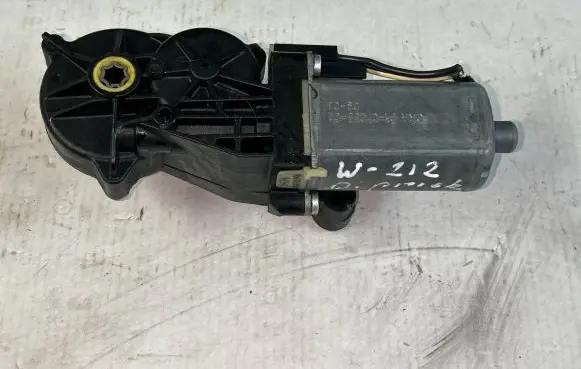 Mercedes-Benz E W212 Seat adjustment motor A2205459628 2205459628