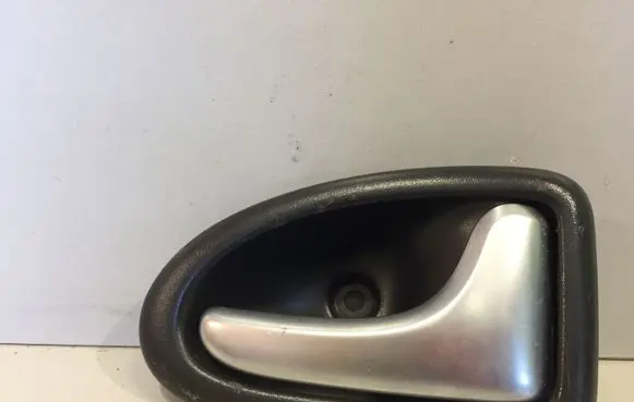 Opel Vivaro Front door interior handle 8200028995 99035101