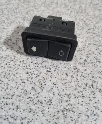 BMW 7 E38 Electric window control switch 8368974