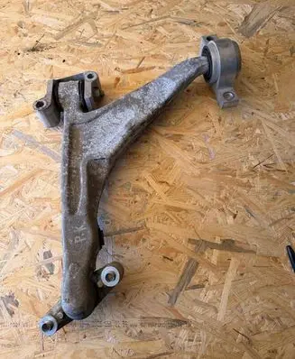 Volvo XC90 Front lower control arm/wishbone 