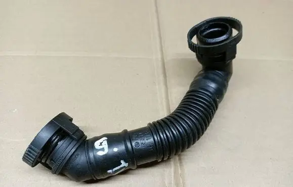Volkswagen PASSAT B7 Breather hose/pipe 03L103493