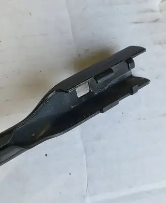 Front wiper blade arm