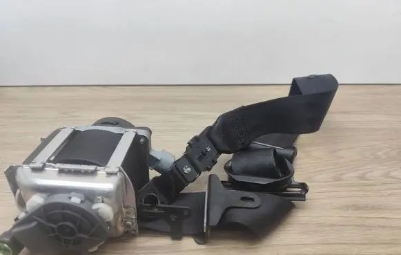 Volvo V60 Front seatbelt 39818841 624084900A P39818841