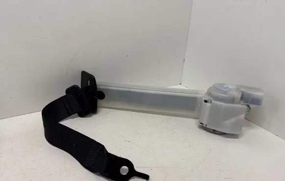 Middle seatbelt (rear)