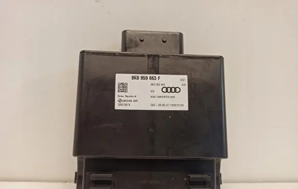 Audi A4 S4 B5 8D Voltage converter/converter module 8K0959663F