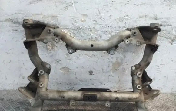 Mercedes-Benz E AMG W212 Engine mount bracket