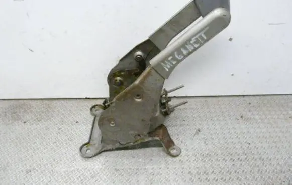 Renault Megane II Hand brake release handle 8200273004