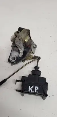 Mercedes-Benz E W124 Front door lock