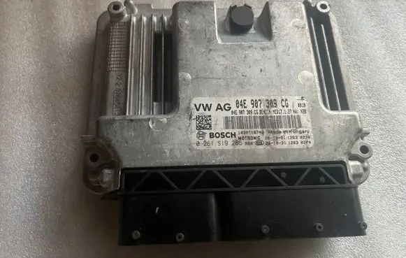 Volkswagen PASSAT B8 Engine control unit/module 04E907309