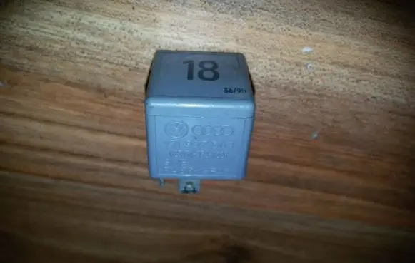 Skoda Fabia Mk1 (6Y) Other relay 191937503 V23134J52X228