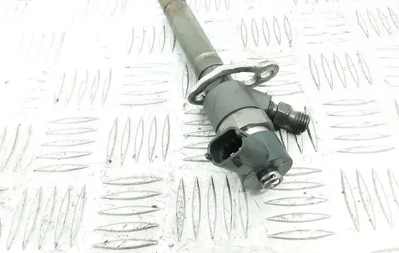 Volvo XC90 Fuel injector 30750283