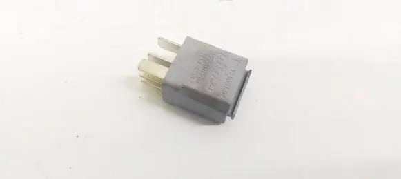 Opel Zafira B Other relay 13100504 67720