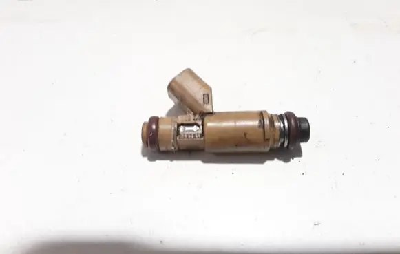 Volvo S40 Fuel injector 8627815