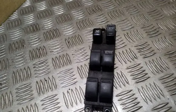 Nissan X-Trail T30 Electric window control switch
