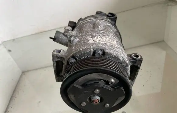 Volkswagen Touran II Air conditioning (A/C) compressor (pump) 1K0820808F 133651114B4