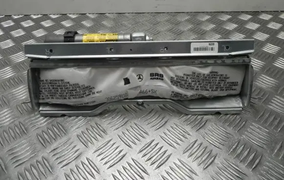 Mercedes-Benz E A207 Knee airbag A2048602002 M3518