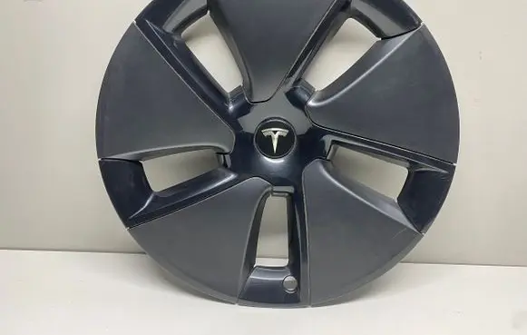 Tesla Model 3 R18 wheel hub/cap/trim 104427100A