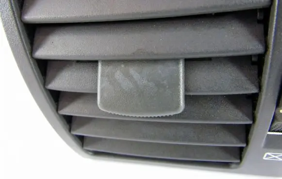 KIA Sorento Dash center air vent grill 974903E000