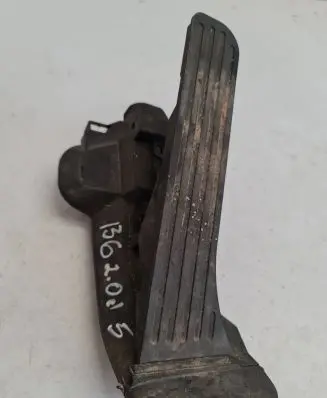 Volkswagen PASSAT B6 Accelerator throttle pedal 1K2721503M 6PV00874500