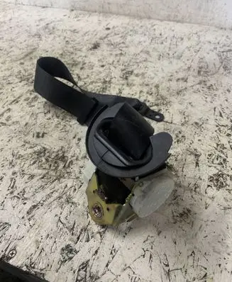 BMW X3 E83 Front seatbelt