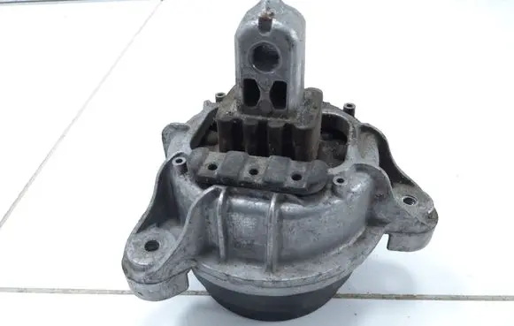 BMW 5 F10 F11 Engine mounting bracket 678560101