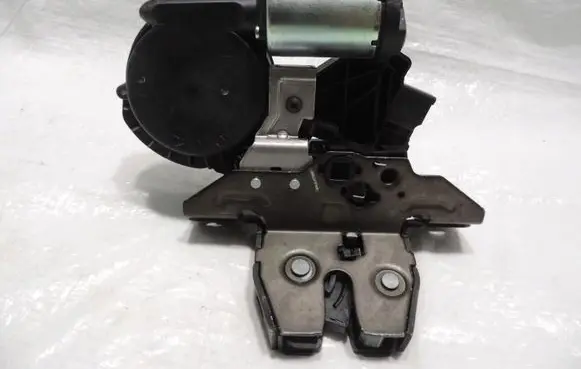 Opel Astra G Tailgate/trunk/boot lock/catch/latch 13509598