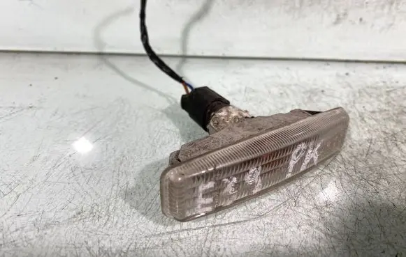BMW 5 E39 Front fender indicator light