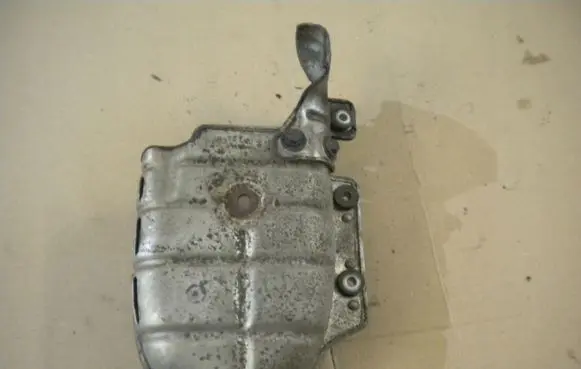 Fiat Linea Heat shield in engine bay 