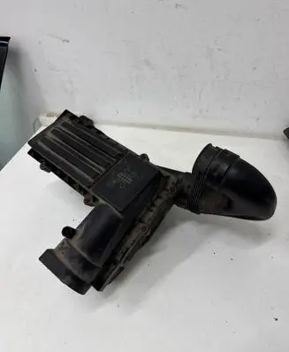 Audi A3 S3 8P Air filter box 