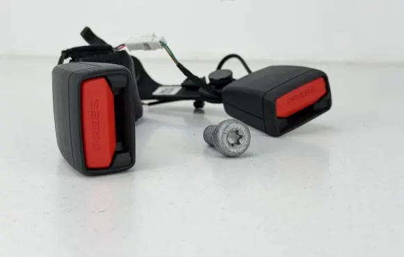 BMW i4 Middle seatbelt buckle (rear) 744203006 635741300H 05112024