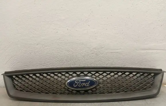 Ford Focus Front grill 4M518138AE