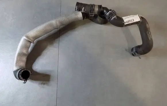 Volkswagen Transporter - Caravelle T5 Engine coolant pipe/hose 7E0121073Q