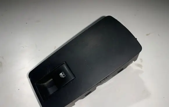 Opel Insignia A Electric window control switch 13301886