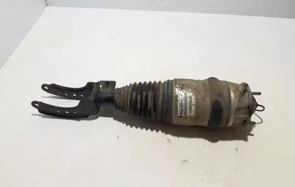 Volkswagen Touareg II Front shock absorber/damper 7P6616039K