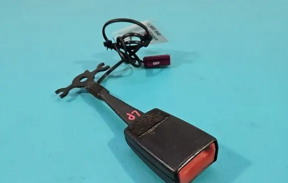 Ford Mondeo MK IV Front seatbelt 7G9N61209AD IMPRK1583540