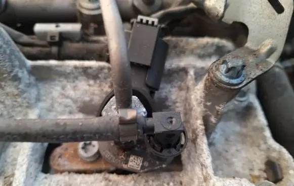 Mercedes-Benz R W251 Fuel injector