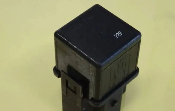 Mazda 626 Other relay V23134-B52-X379 V23134B52X379