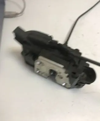 Renault Clio III Front door lock 300123E