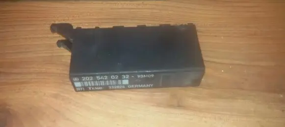 Mercedes-Benz C W202 Other control units/modules 2025420232 332824