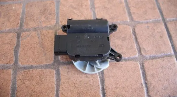 Audi A4 S4 B6 8E 8H A/C air flow flap actuator/motor 8E1820511C